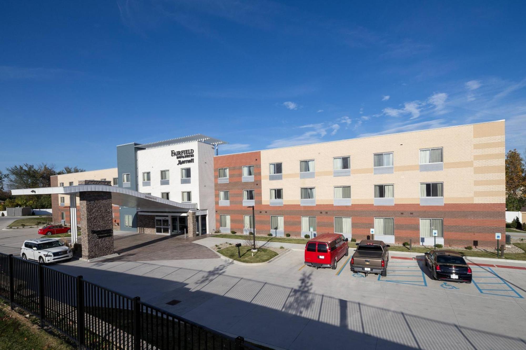 Fairfield Inn & Suites By Marriott Detroit Chesterfield Екстериор снимка